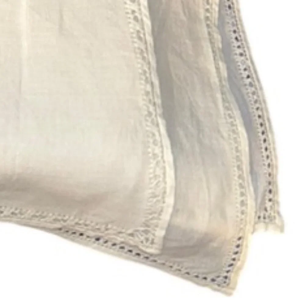 Vintage white Linen Broderie anglaise trim 3 napkins